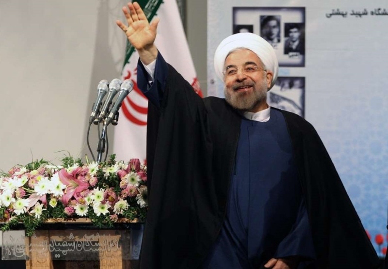 واکنش روحانی به شعاردانشجویان درباره موسوی و کروبی: دولت به همه وعده​هایی که به مردم داده پایبند است