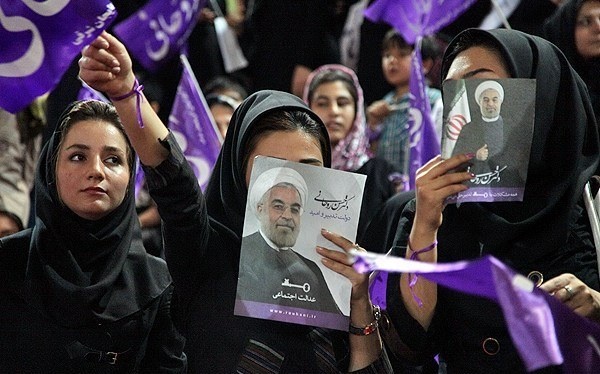 زنان در گذر دولت های بعد از انقلاب/ از ریسک نکردن خاتمی تا سنت شکنی احمدی نژاد