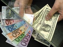 پوند و یورو بیش از دلار سقوط کردند/ واکنش بازار ارز به انتخاب روحانی