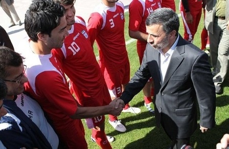 احمدی‌نژاد وارد کمپ تیم‌های ملی شد