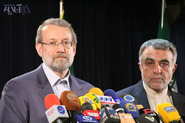 علی لاریجانی به ستاد انتخابات وزارت کشور رفت