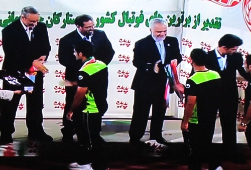 معاون اول رئیس جمهور: احمدی نژاد نیامد چون خسته بود ، افت فشار داشت و زانویش  درد می کرد