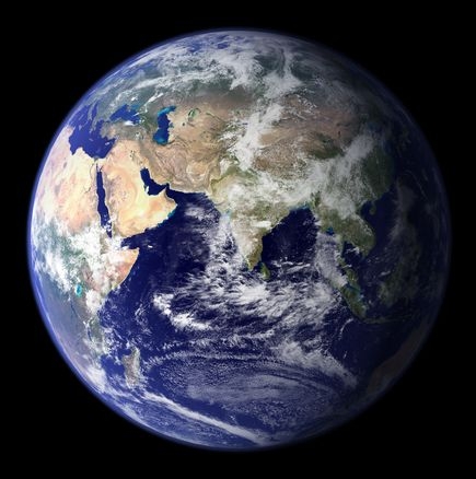چشم‌انداز زمین از فاصله 700 تا 6,000,000,000 کیلومتری