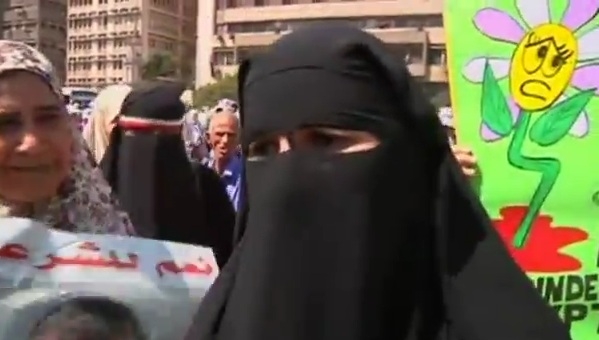 تظاهرات زنان حامی مرسی همزمان با ورود اشتون
