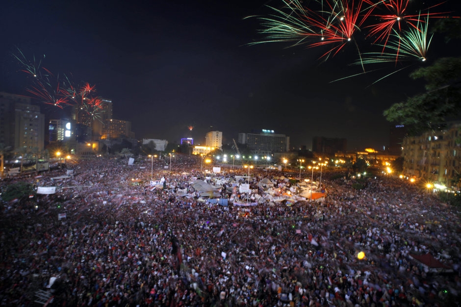 ارتش، مرسی را برکنار کرد/ مصر در انتظار انتخابات زودهنگام