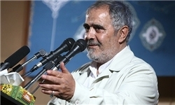 علی انسانی: شعر آئینی امروز باید مؤدب‌تر و با حرمت‌تر باشد