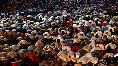 طرفداران مرسی در خیابان های قاهره سحری خوردند