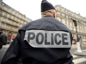 اعتراض مردم پاریس به رفتار پلیس این شهر با یک زوج مسلمان