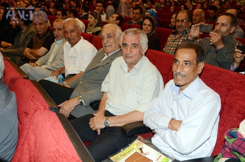 تقدیر از علیرضا عزیزی هم برای دریبل های ریزش و هم برای مبارزه با سرطان