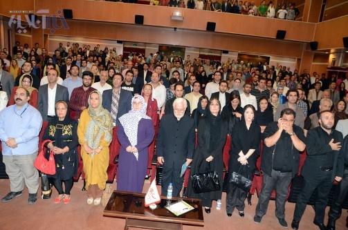 تقدیر از علیرضا عزیزی هم برای دریبل های ریزش و هم برای مبارزه با سرطان