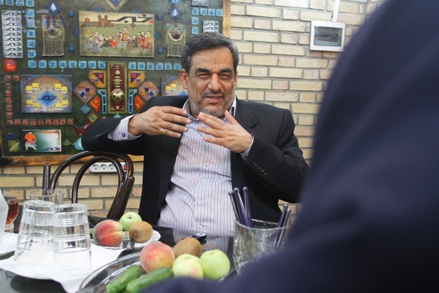 پاسخ مدیرعامل مناطق نفت خیزجنوب به سوالات مخاطبان/ دلایل پایین بودن حقوق مردان نفتی ایران
