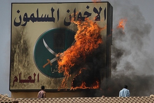 نظر کاربران خبرآنلاین درباره آتش زدن پرچم اخوان المسلمین