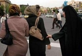 از اعلام مصادیق بدحجابی تا کشیده شدن چادر آمر به معروف 