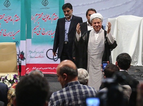 حرفهای سیاسی وغیرسیاسی هاشمی رفسنجانی در روز پزشک/وزیر جدید بهداشت، آچارفرانسه جهاد سازندگی بود