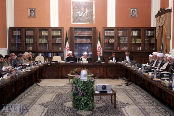 لبخندتوامان هاشمی ولاریجانی،حضوراحمدی​نژاد و روحانی درمجمع تشخیص و دونامزد مستعفی انتخابات در7فریم