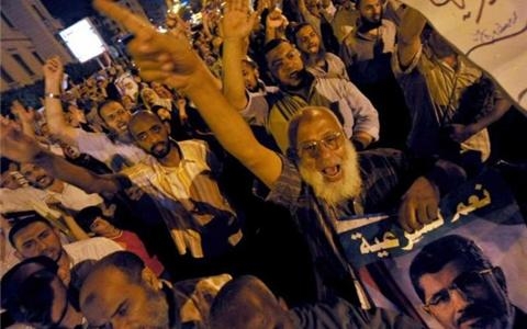 هواداران مرسی تا کجا مقاومت می‌کنند؟/پافشاری، اخوانی‌ها را ضعیف می‌کند