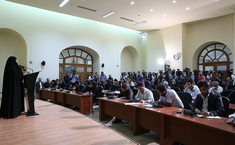 تصاویری از نخستین نشست خبری اولین بانوی سخنگو در ایران