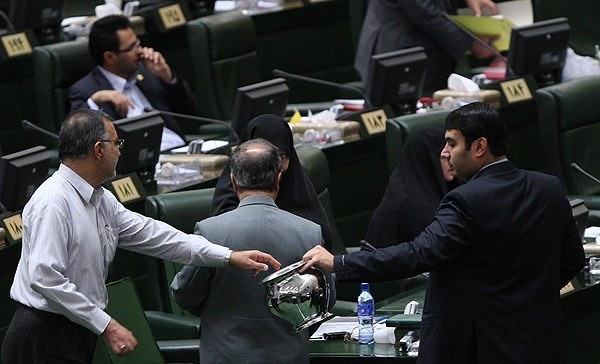 پیشنهاد یک حقوقدان: در شمارش آراء، رای ممتنع را رای غیر مخالف حساب کنیم