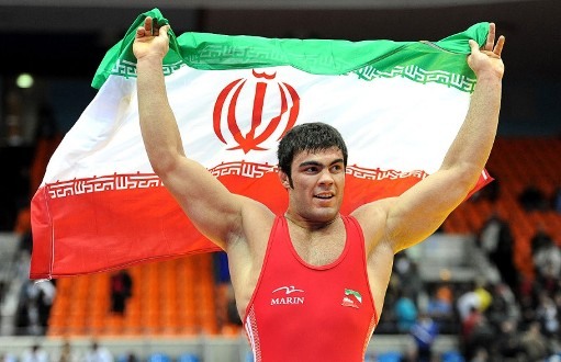 مدال شیرین طلای دنیا برای امیر ایران/ علی اکبری اولین قهرمان ایران در سنگین وزن کشتی فرنگی
