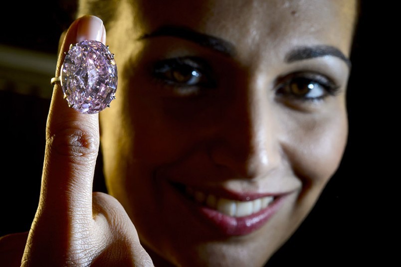 حراج با ارزش ترین الماس صورتی جهان به قیمت 180 میلیارد تومان
