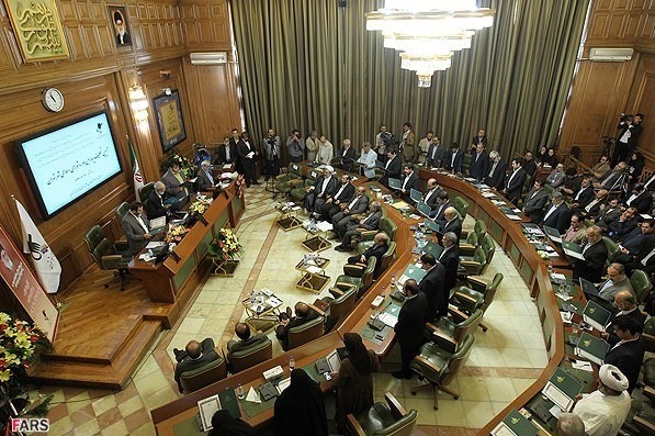 آیا انتخاب شهردار تهران هم به رای ممتنع بستگی دارد؟