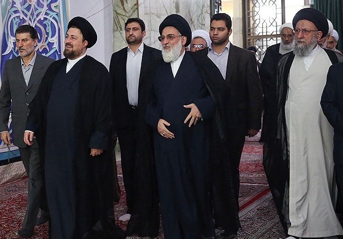 تصاویر همراهی سیدحسن خمینی با اعضای مجلس خبرگان در تجدید میثاق با امام(ره)