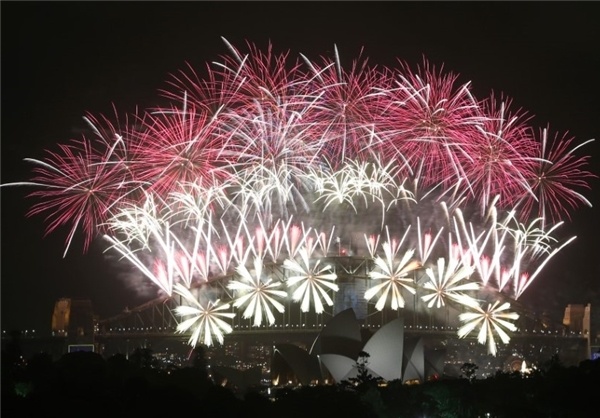  آتش بازی سال نو میلادی در کشور های دنیا / دبی بزرگ‌ترین آتش‌بازی  را داشت/ 1