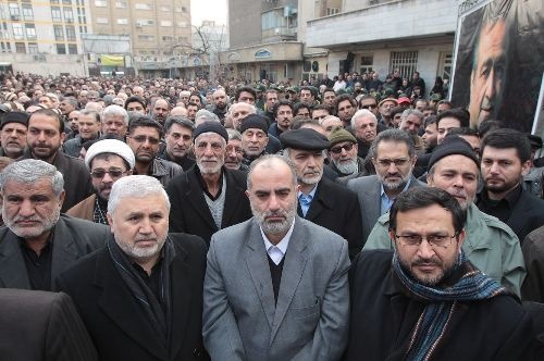 شرکت حسام الدین آشنا و حسین فریدون در مراسم تشییع پیکر درگذشتگان حادثه «معراجی‌ها»  