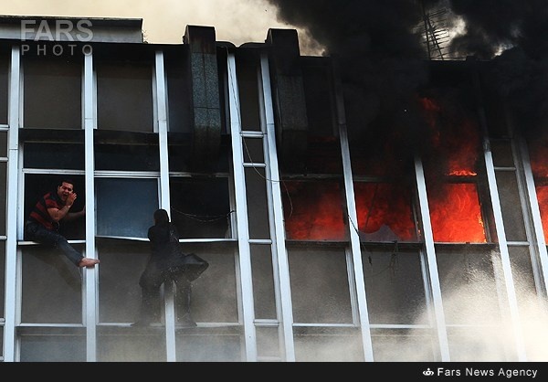 توضیحات معاون قالیباف درباره حادثه سقوط دو زن در آتش‌سوزی خیابان جمهوری