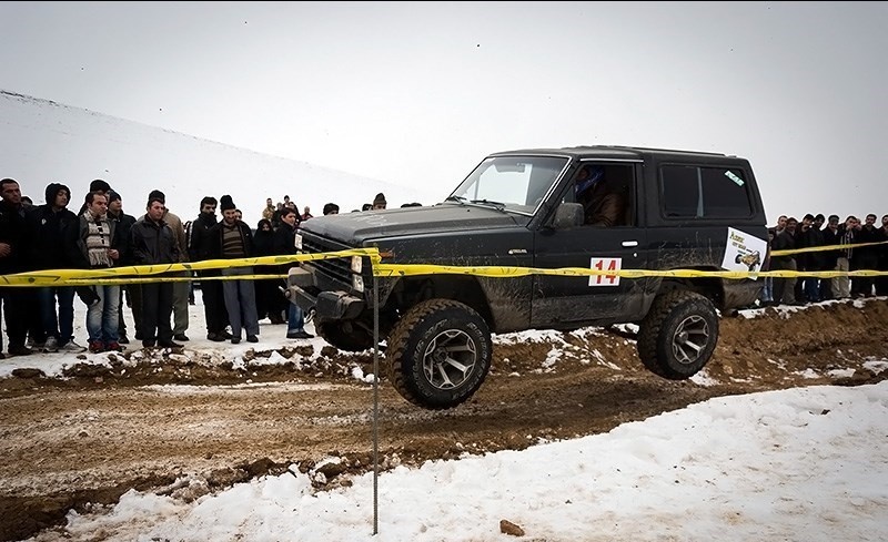 مسابقات اتومبیلرانی در برف 