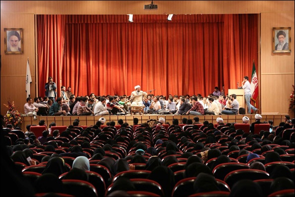دلجویی حجت الاسلام شهاب مرادی از معترضان به لغو برنامه های فرهنگسرای اندیشه