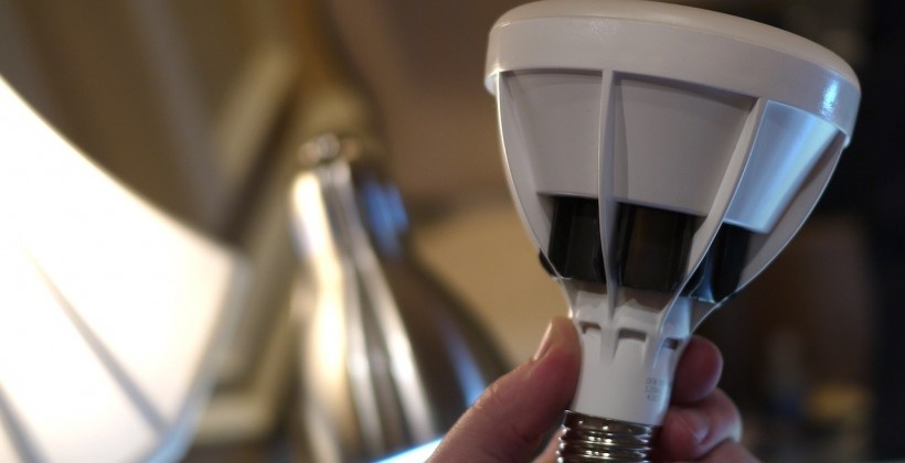 لامپ های کنترل از راه دور در CES2014، رنگ روشنای خانه تان را تغییر می دهد