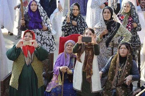 علی نصیریان، محسن تنابنده و نیوشا ضیغمی در «ایران برگر» / فیلم جوزانی راهی جشنواره می‌شود