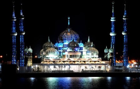 آیا مساجد به خاطر هویت تمدنی باید با شکوه ساخته شوند؟ / از نظر فقه نباید مسجد محل هنر نمایی باشد