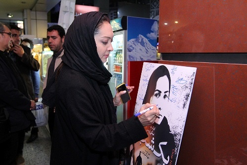 نیکی کریمی، آزاده نامداری و جمعی از سینماگران در مراسم نمایش فیلم «یک شب»