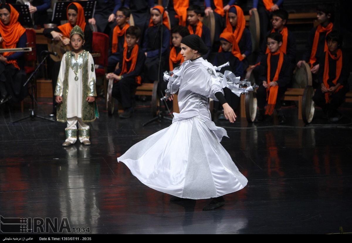  اثر احمد شاملو در تالار وحدت 