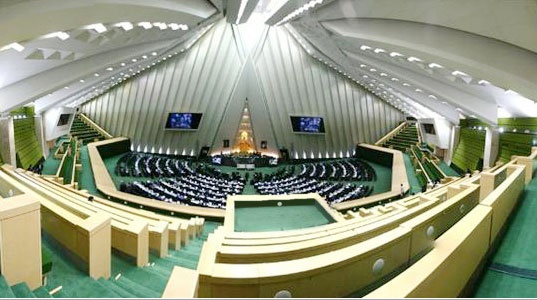وزارت بی وزیر، زیر سایه سکوت قانون