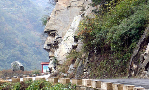 کشف صخره ای شبیه صورت انسان در چین