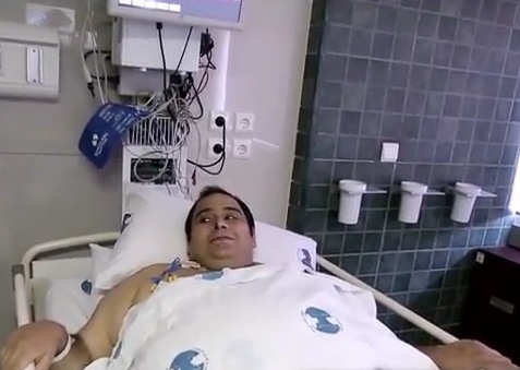 ویدیویی از رضا داودنژاد بعد از ۱۴ ساعت عمل جراحی