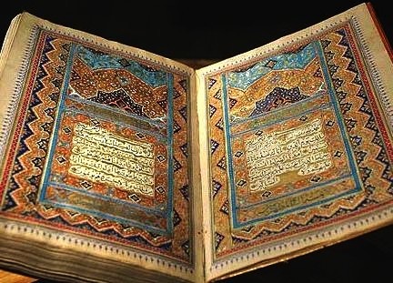 قرآن‌های خطی متعلق به دوران قاجار را در کاخ نیاوران ببینید