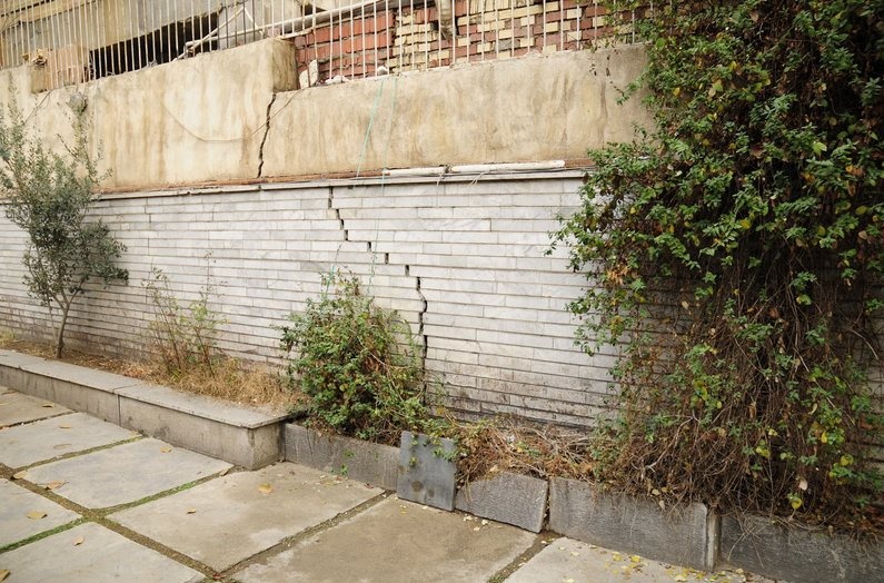 بی پناهی اهالی خیابان شیراز در کنار گود 35 متری