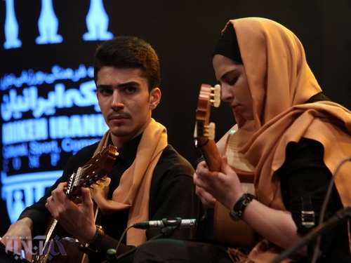 عکس‌های پشت صحنه و صحنه کنسرت ارکستر زهی ایران زمین