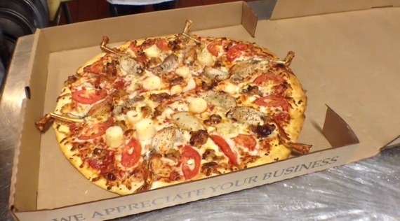 پیتزا با گوشت تمساح میل دارید یا مار پیتون؟