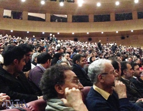 تشویق عادل فردوسی‌پور در جشنواره فیلم فجر / فیلم عطاران پای مجری «90 »را به برج میلاد باز کرد
