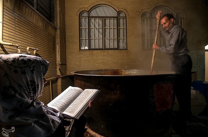 مراسم آماده سازی یکی از سین های سفره هفت سین