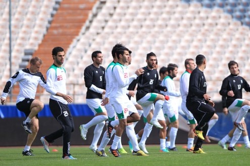 زمین اصلی را آب دادند ملی پوشان دوباره در کمپ تمرین کردند/دستیار آرژانتینی کروش آمد
