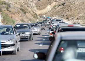 ترافیک نیمه سنگین جاده های کرج - چالوس و هراز/ بارش برف و باران در جاده های مشهد و کرمان