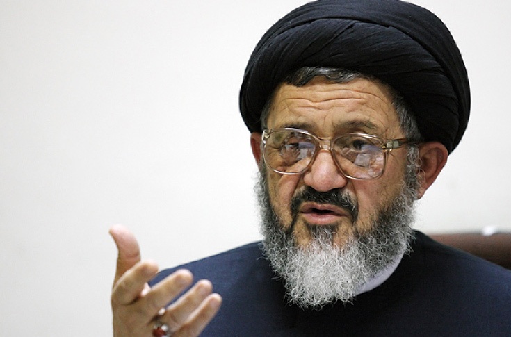 اکرمی:وقتی با کسی دوستی داریم هیچ اشکالی رانمی بینیم واگر منتقد کسی هستیم روش تخریب را دنبال می کنیم