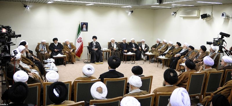 آیت الله خامنه ای: امروز وظیفه ما، مرزبندی صحیح و صریح با دشمن است