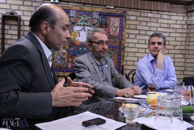 در کافه‌خبر مطرح شد؛ در سال ۹۳ آسیب‌هایی با شادی آنی بیشتر می‌شود/ خانواده؛ در معرض سونامی‌های خطرات
